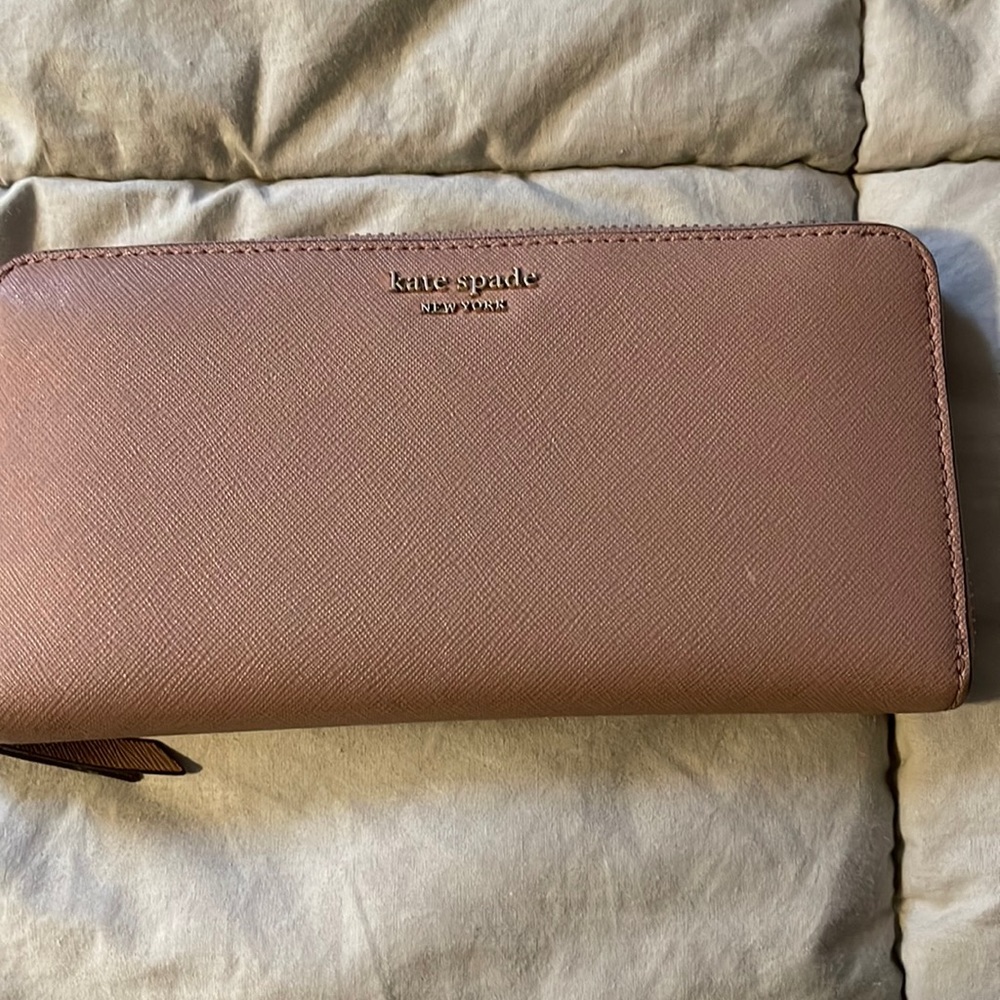 A Kate Spade wallet. Hardy used.